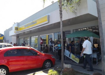 Bandidos sequestraram gerente e levaram R$ 800 mil de agência bancária em Teresina
